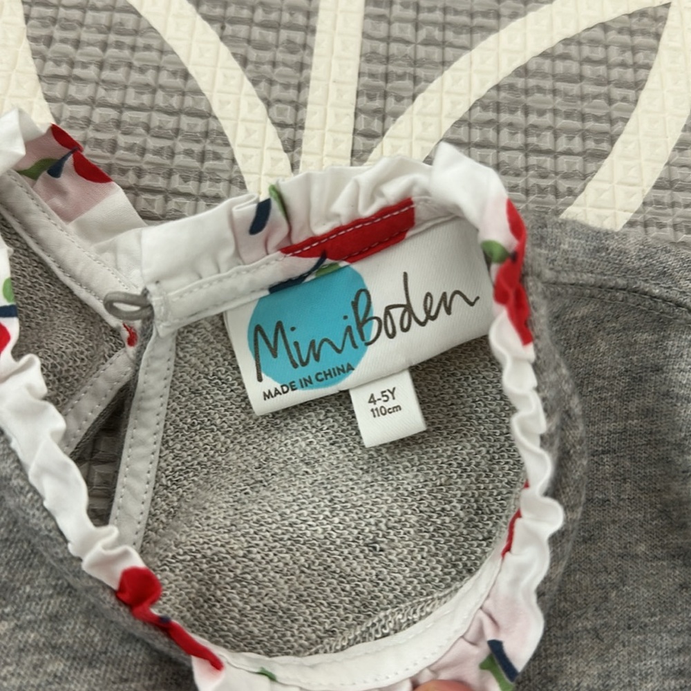 Mini Boden - Charming Gray and White Dress with Red Apple Design - Picture 2 of 5